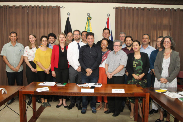 Gladson diz que Governo não é a favor do desmatamento da floresta