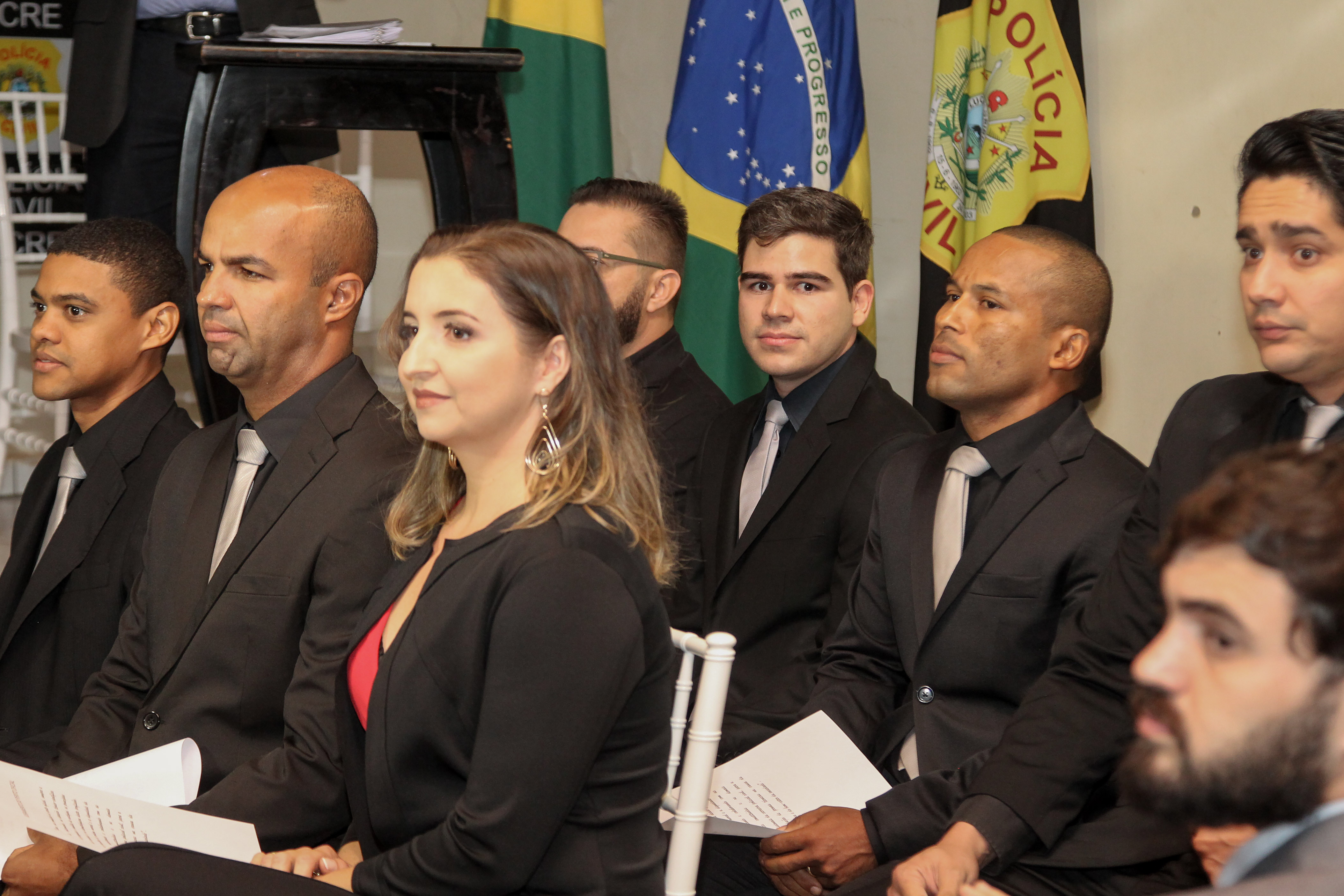 Dois médicos legistas e 14 peritos criminais são empossados para atuar na Polícia Civil