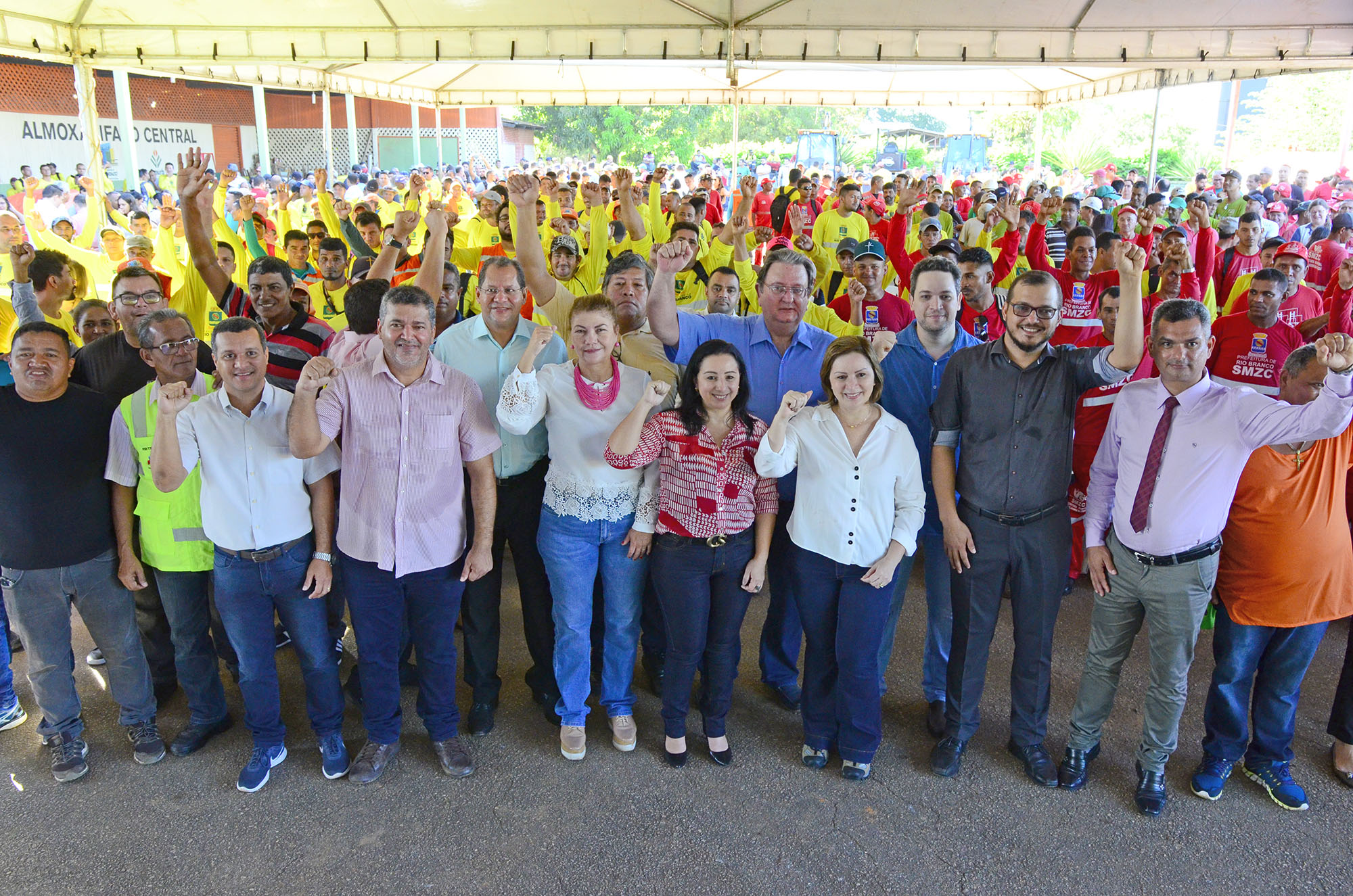 Operação Verão: homens e máquinas já estão nas ruas de Rio Branco trabalhando