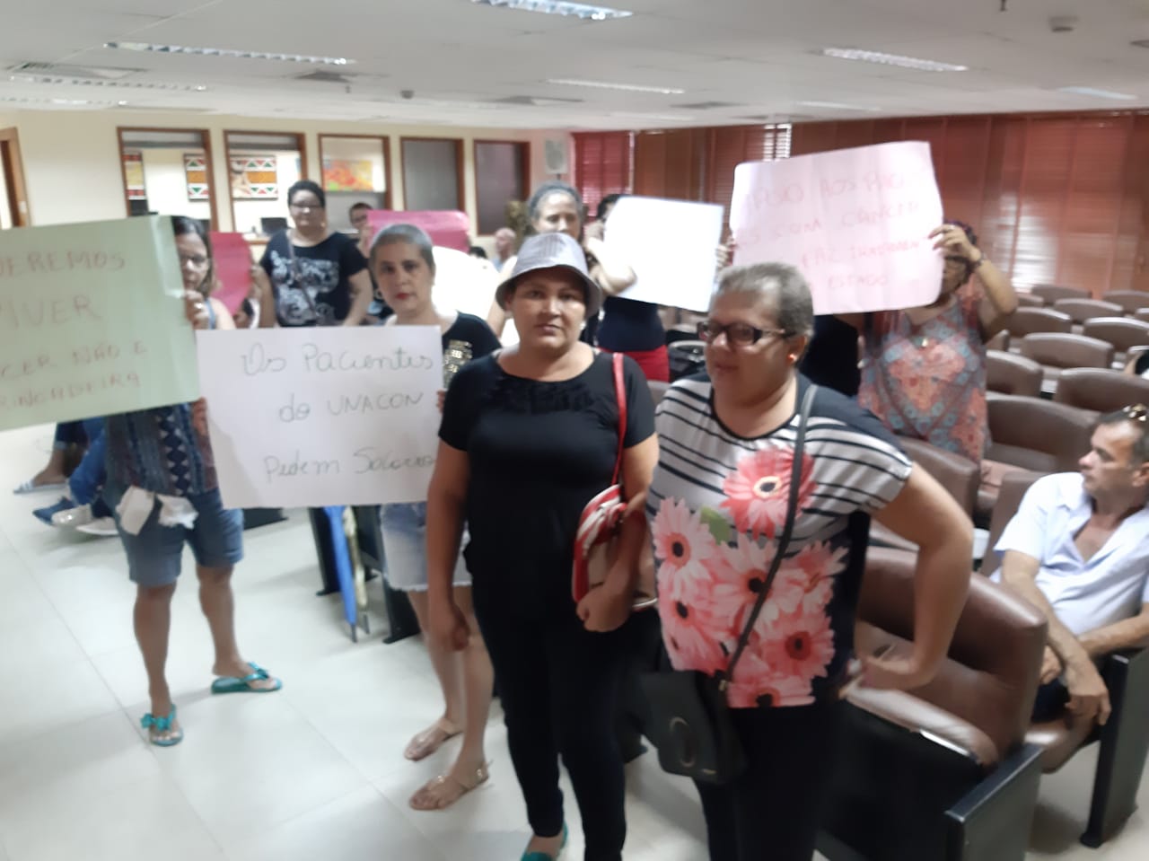 Pacientes com câncer cobram soluções dos problemas do Unacon na Aleac