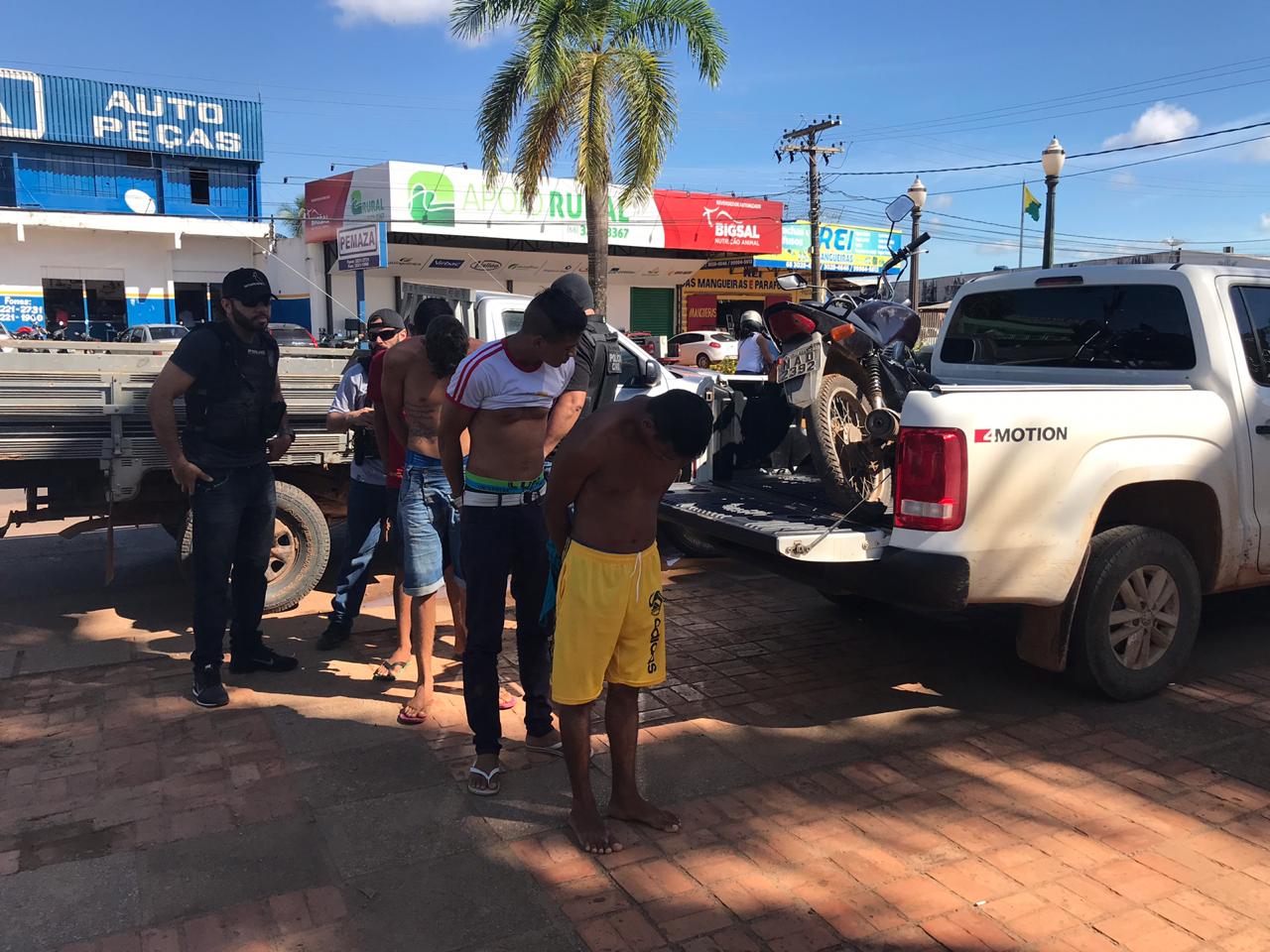 Quatro pessoas são presas e 16 apreendidas por roubo, homicídio e estupro durante operação da Polícia Civil