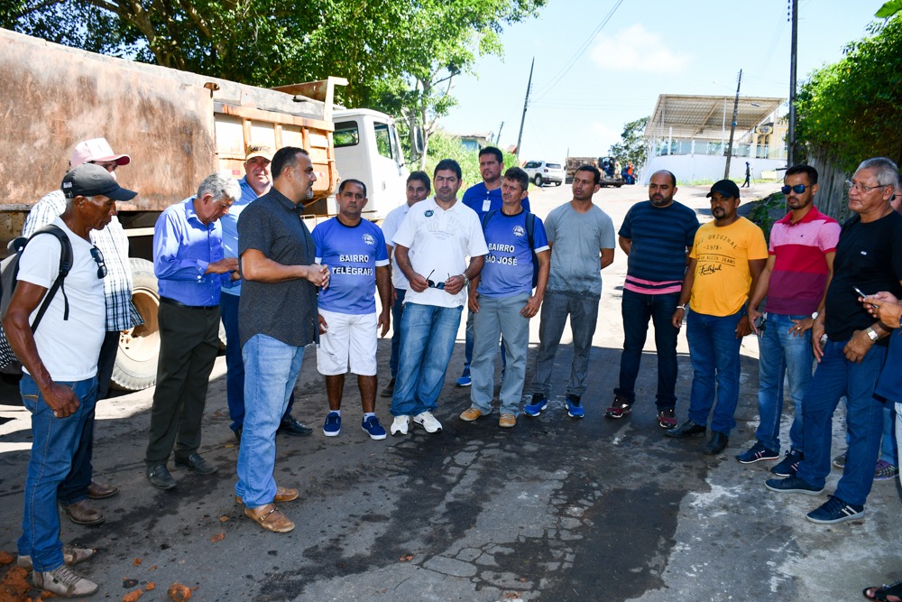 Vereadores e presidentes de bairro de Cruzeiro do Sul acompanham obras de infraestrutura