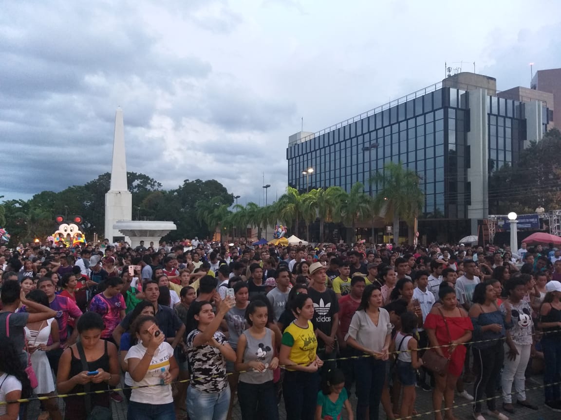Na Marcha para Jesus, em Rio Branco, cerca de 50 mil pessoas pedem paz e o resgate das famílias