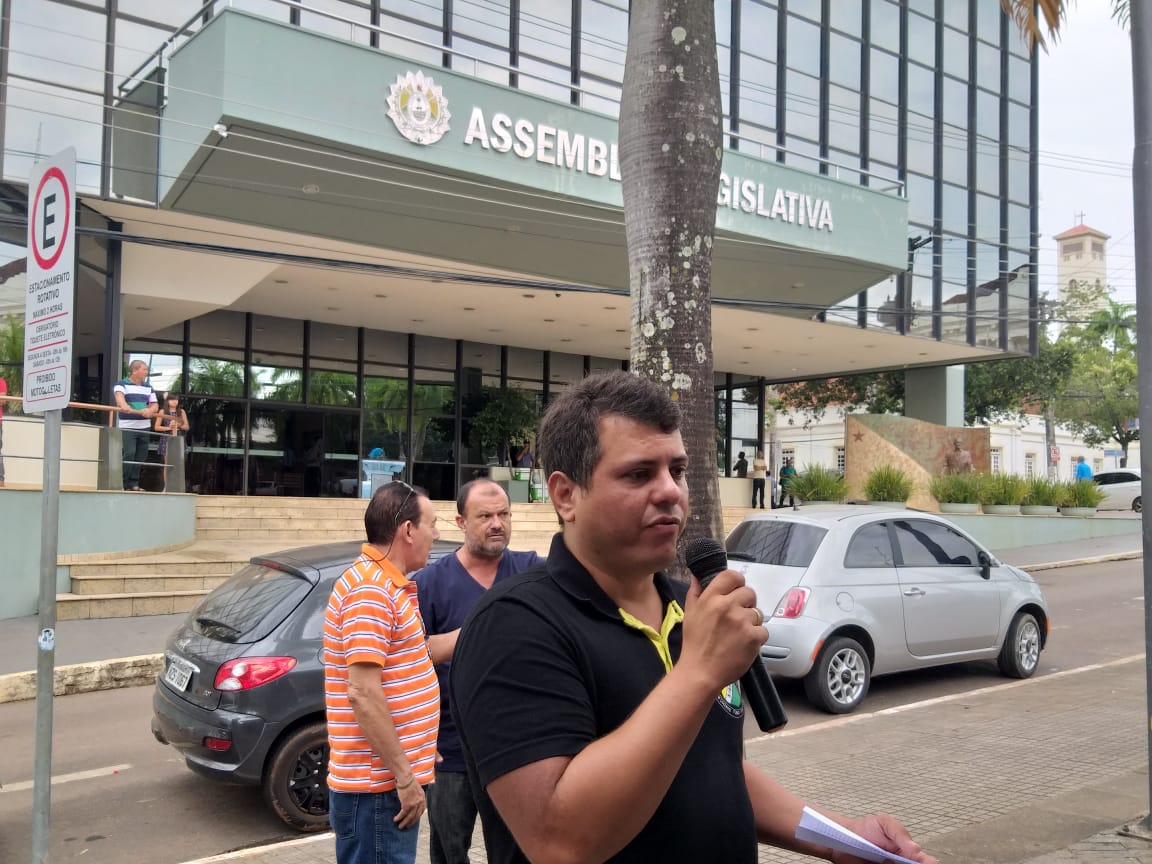 Em manifestação, policiais civis afirmam que Estado não vive crise financeira anunciada pelo governo