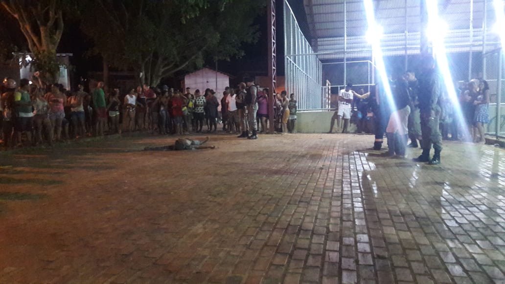 Jovem de 18 anos é assassinado com pelo menos seis tiros na noite desta terça