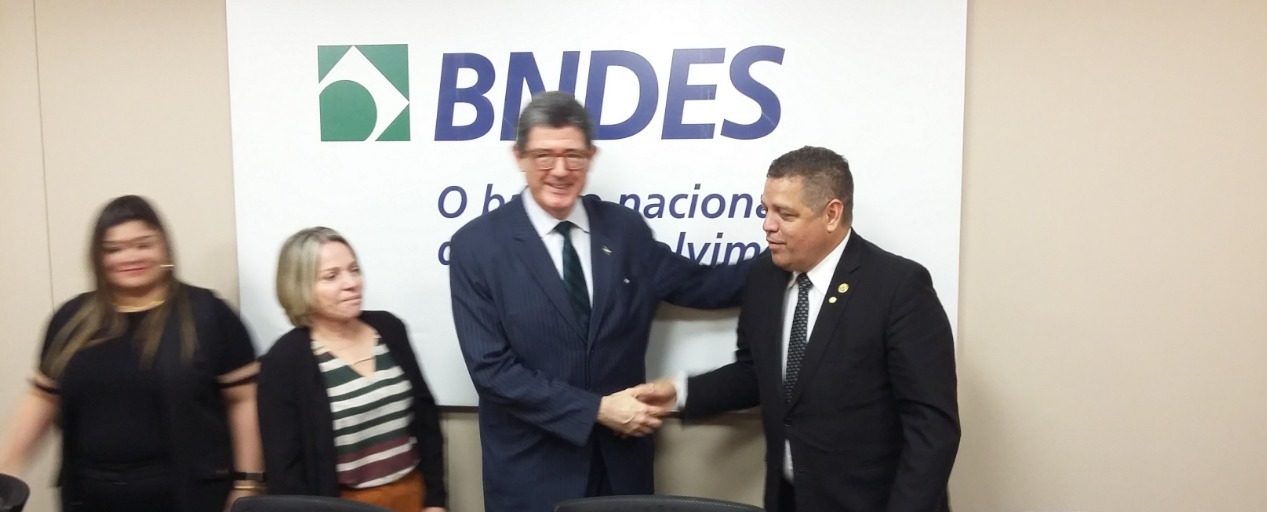 Governo e BNDES buscam soluções para retomar programas no Acre