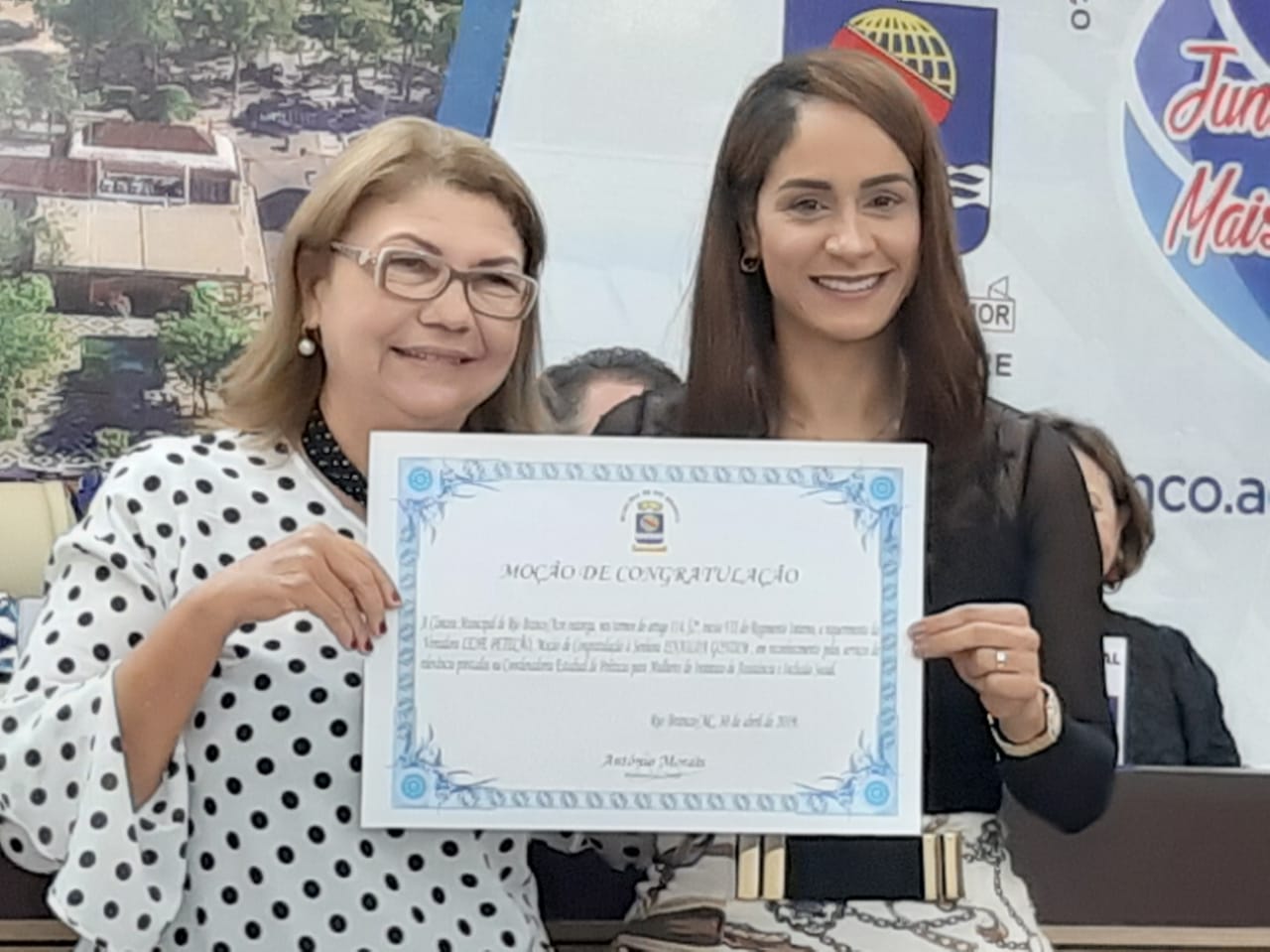 Por “Botão da Vida” e Patrulha Maria da Penha, Isnailda Gondim recebe Moção de Aplauso na Câmara