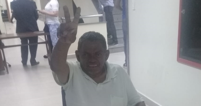 “Sapo”, embora doente e agora deficiente físico, continua vivo e resistindo a má sorte