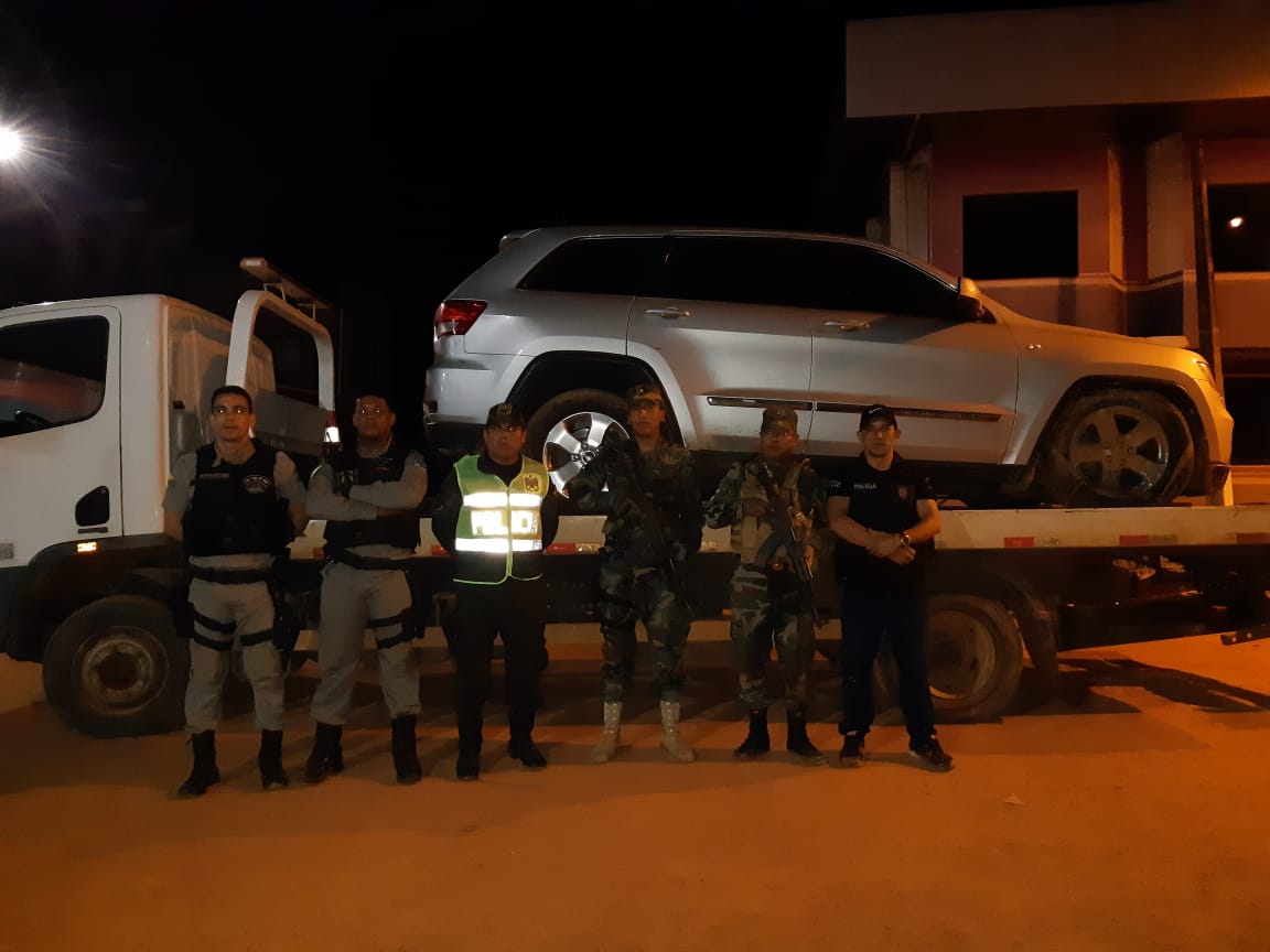 Carro de luxo roubado de empresário no Acre é recuperado na Bolívia