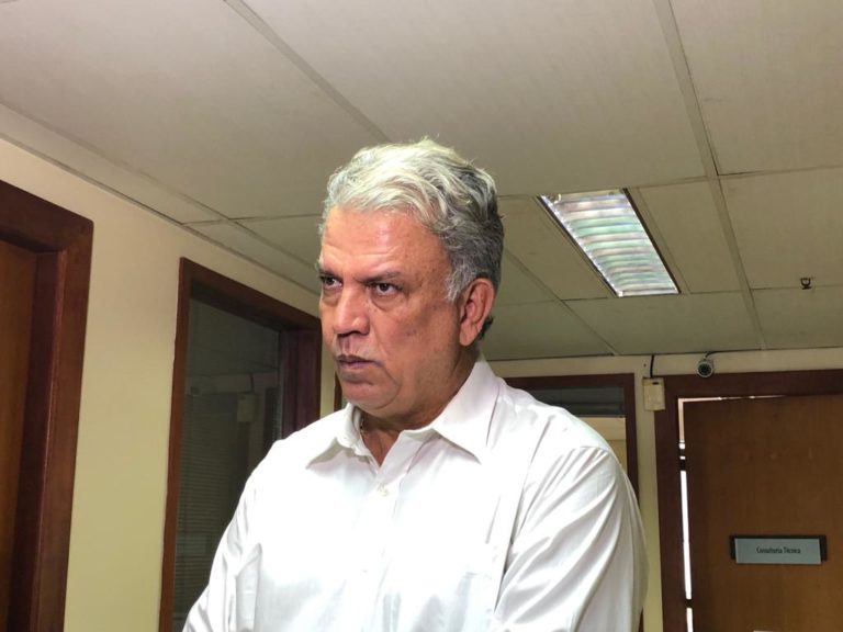 Petecão não comparece à posse da própria esposa e de Tião Bocalom