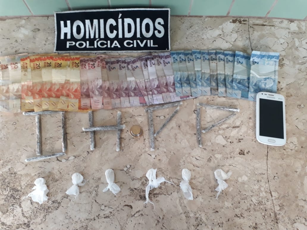 Polícia prende três e apreende um adolescente por crimes de roubo e latrocínio em Rio Branco