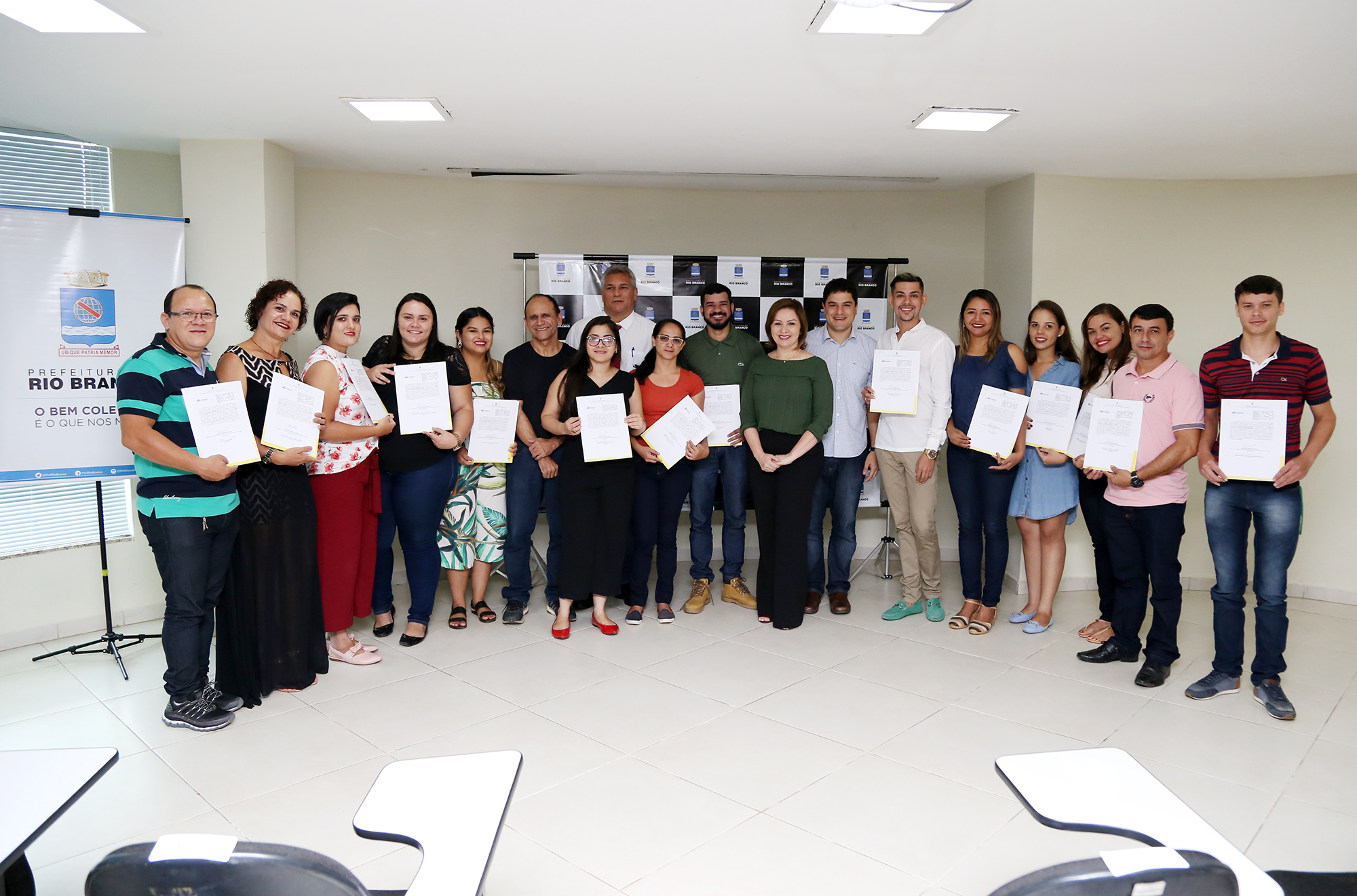 Prefeita Socorro Neri empossa novos servidores efetivos na Educação
