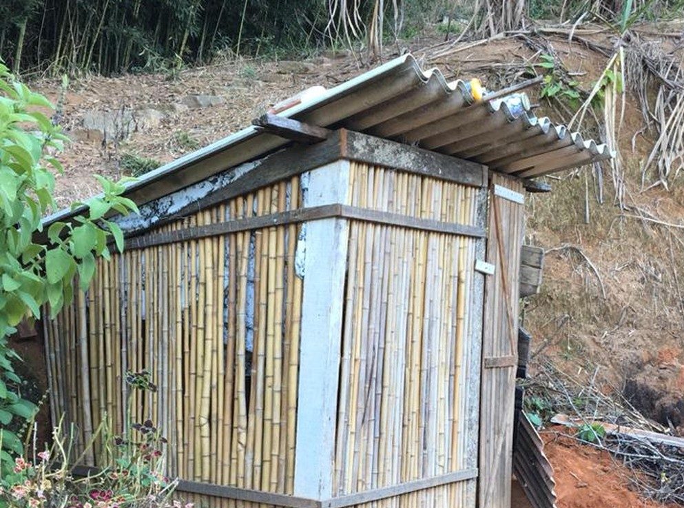 Caseiro constrói quartinho de bambu e comove filha que não tinha lugar para estudar