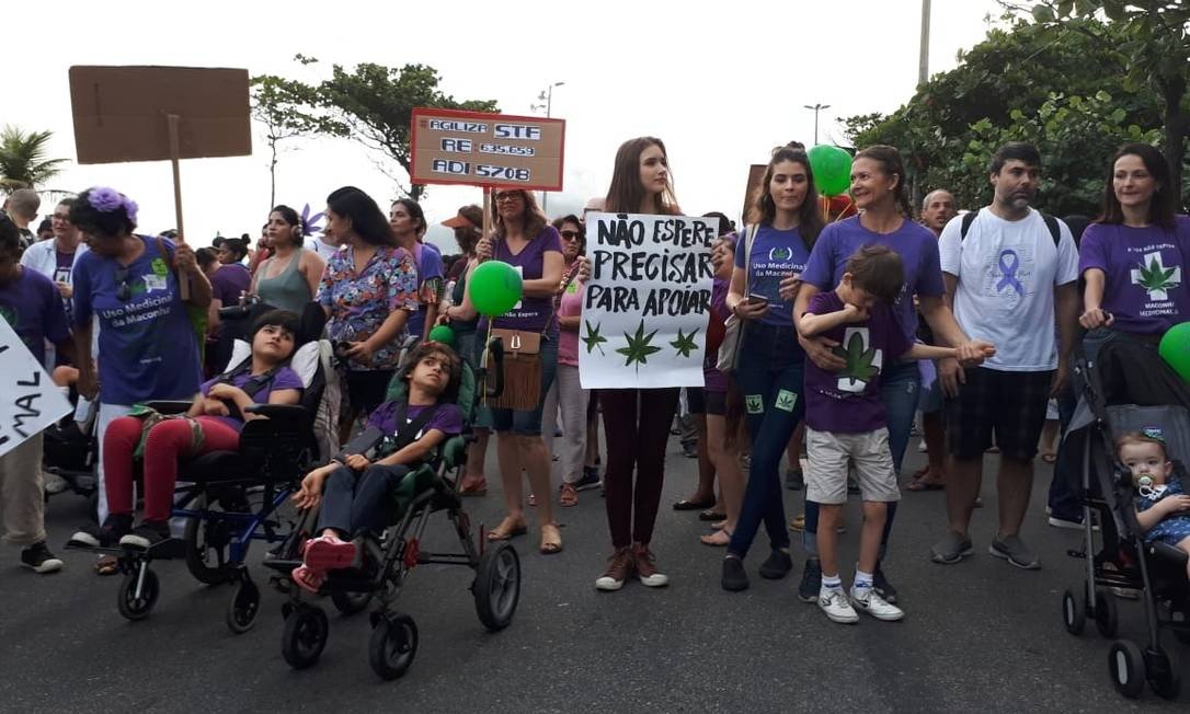Marcha da Maconha reúne milhares de pessoas na Zona Sul do Rio