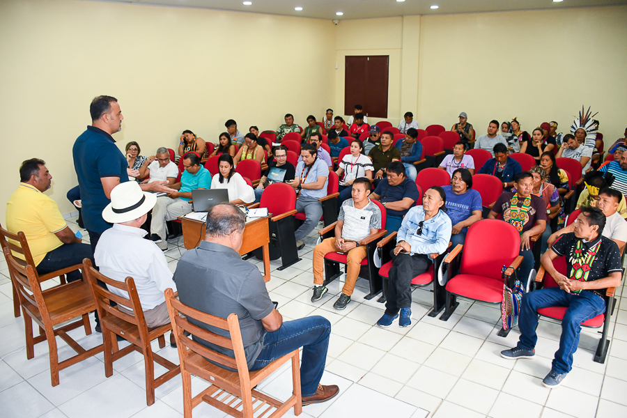 Prefeitos do Vale do Juruá se reúnem com lideranças indígenas
