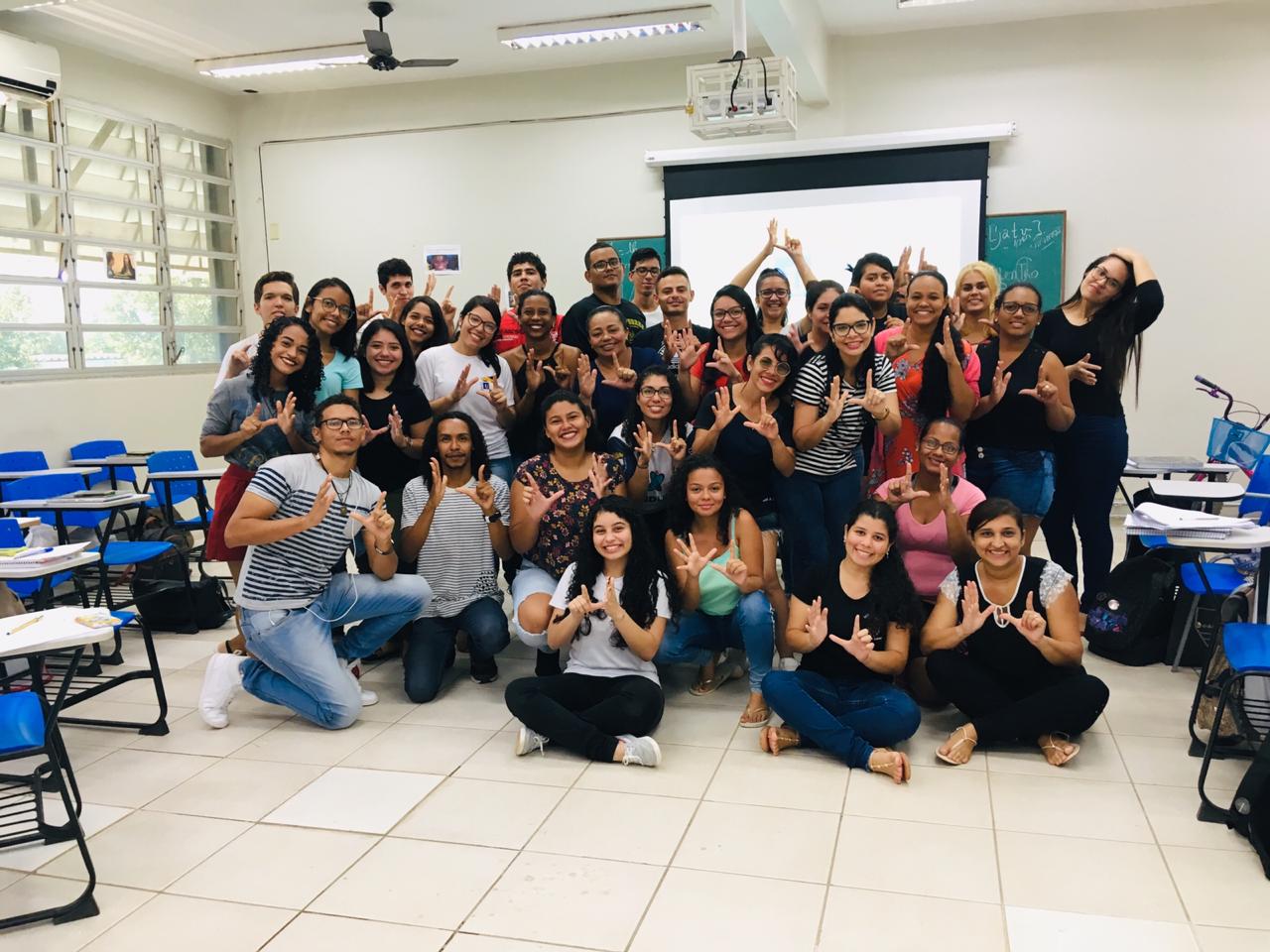 Curso da Ufac homenageia escritores acreanos e celebra livro de poeta com surdez