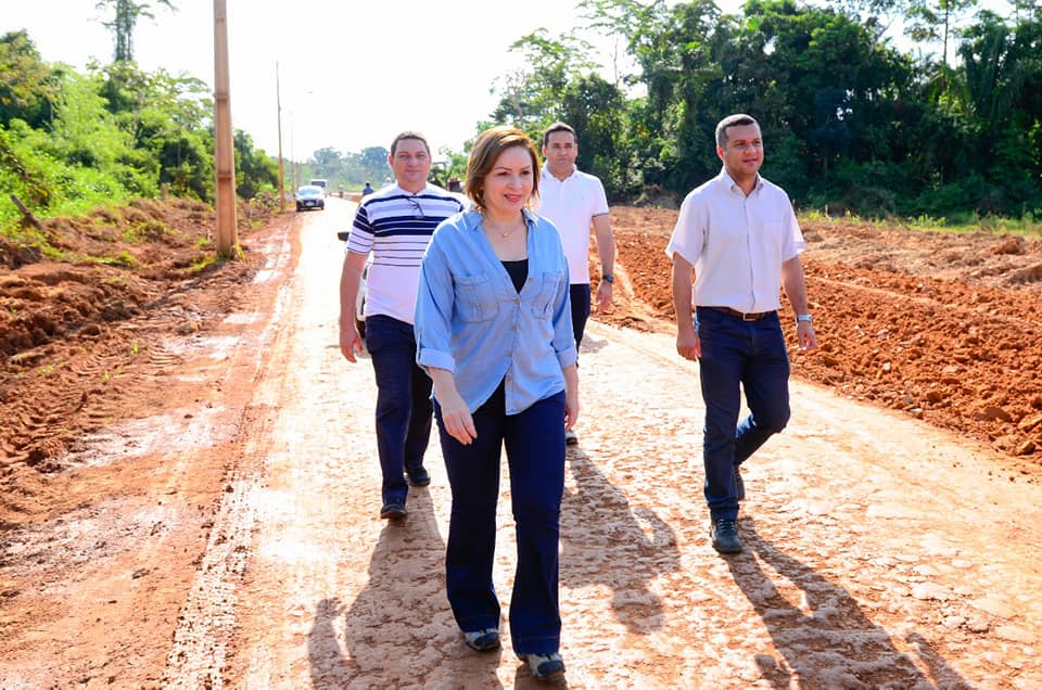 Prefeita Socorro Neri coloca o “pé na estrada” e vai ver de perto obras da Operação Verão