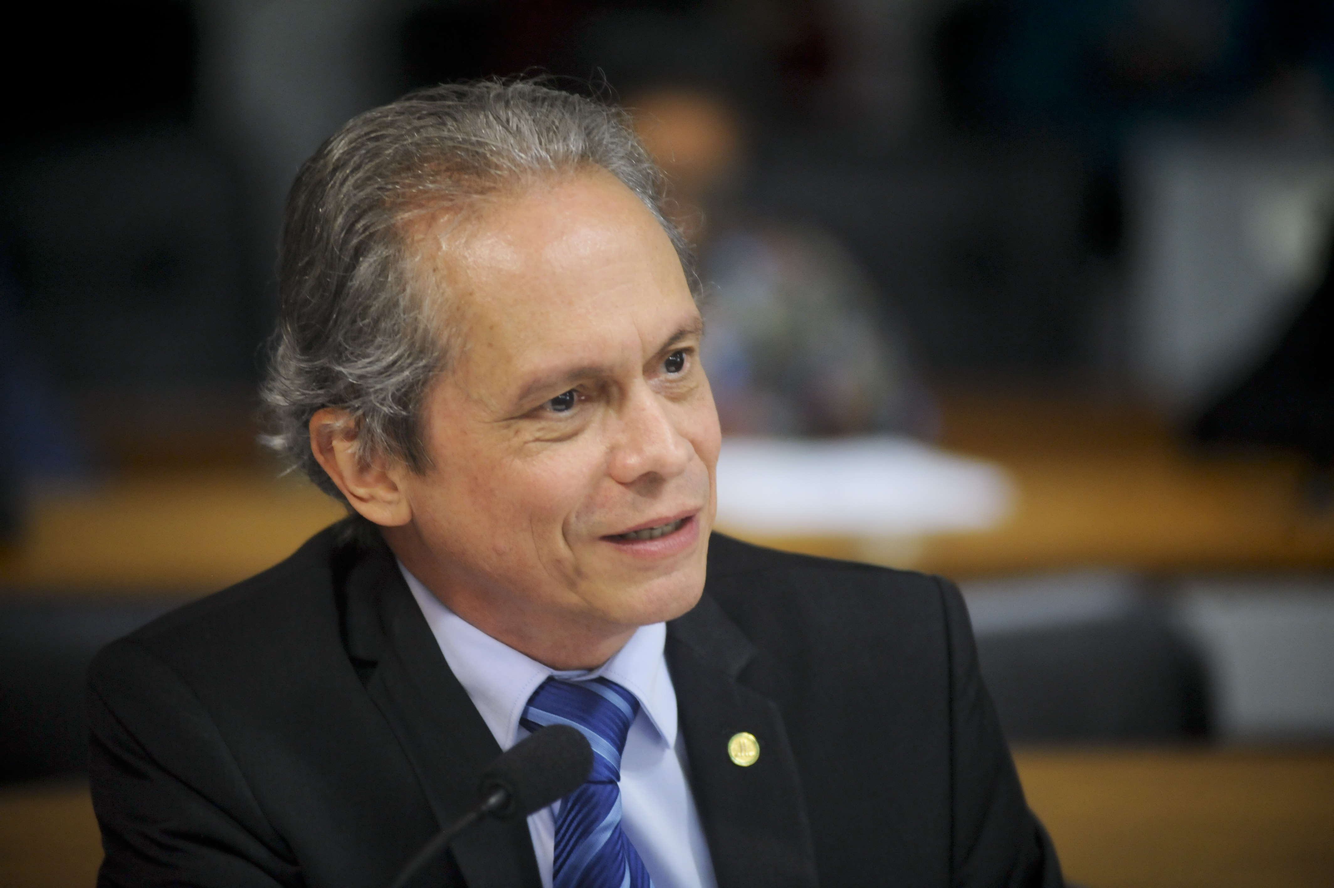 Angelim diz que não abandonou a política, mas que ainda é cedo para falar em eleições