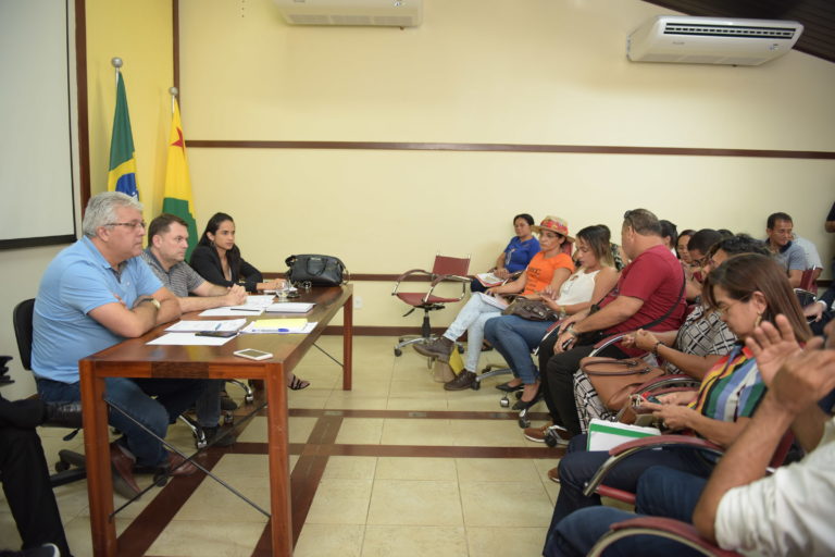 Governo e sindicatos da Educação abrem diálogo para discutir melhorias na pasta