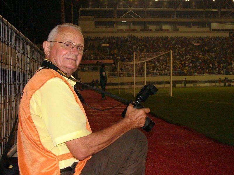 Últimos exemplares do livro do fotógrafo Américo de Mello estão à venda