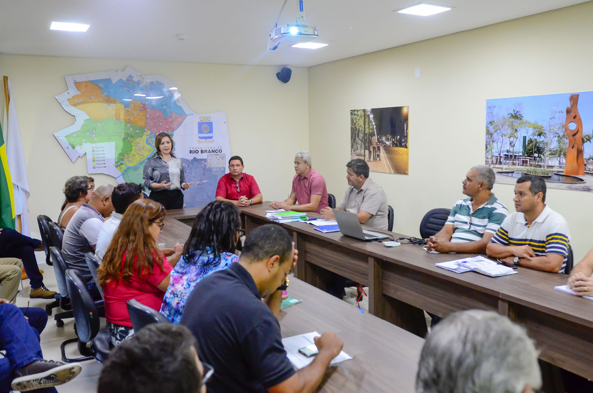 Prefeita Socorro Neri reúne com lideranças da Regional Cadeia Velha