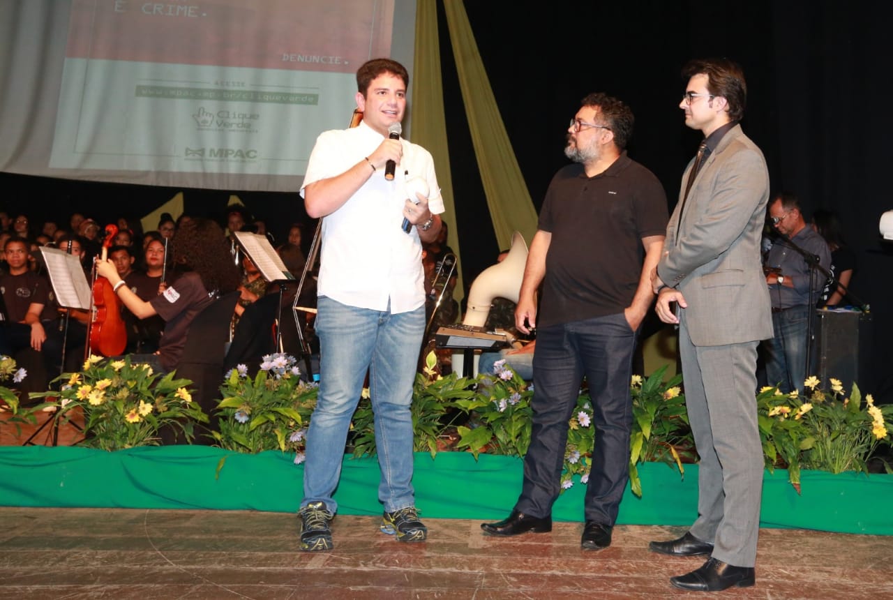 Em festa no Teatro dos Nauas, Governo lança Censo Escolar 2019 no Juruá