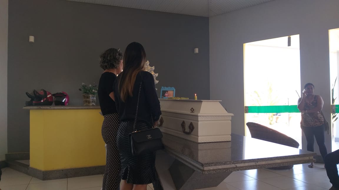 Corpo de menino que foi esquartejado pela mãe no Distrito Federal é velado no Acre