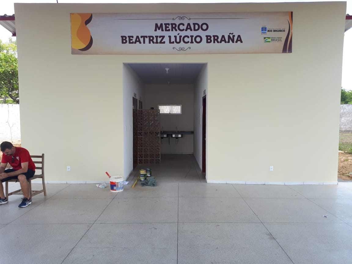 Moradores do Manoel Julião fazem festa para inauguração de novo Mercado Municipal