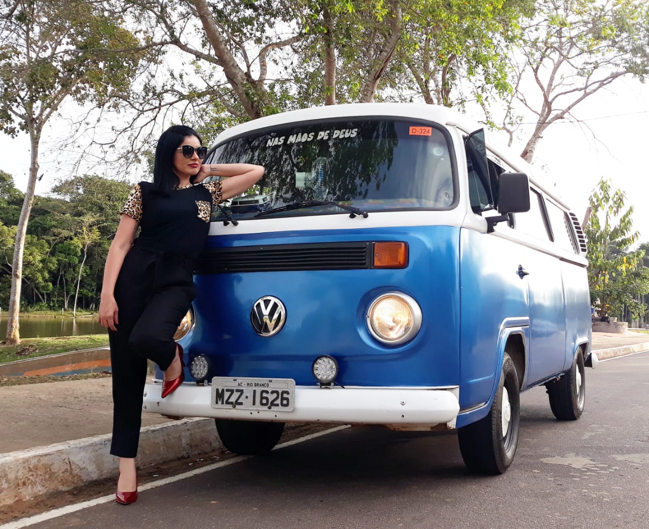 Casal acreano tranforma Kombi em “casa sobre rodas” para viajar o mundo