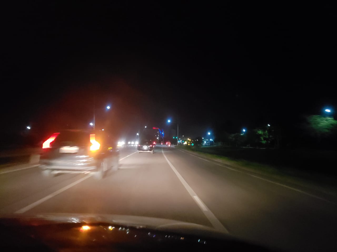 Governo promete iluminar parques e rodovias que estão na escuridão há mais de um ano