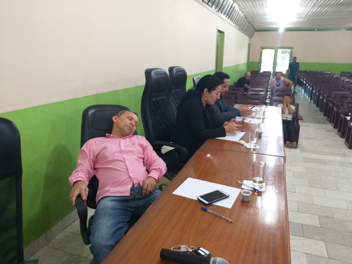 Vereador ‘dorminhoco’, noticiado pelo ContilNet, ganha repercussão nacional
