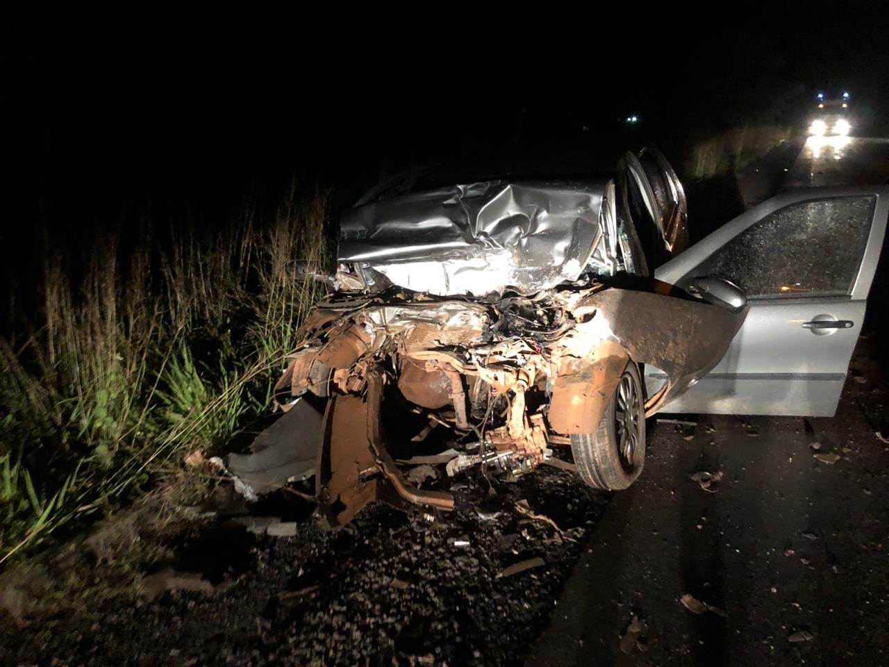 Casal de idosos morre ao colidir com caminhão na BR-364 nesta sexta, próximo a Vila Extrema