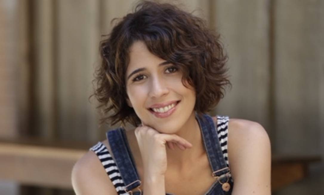 Morre a atriz Flora Diegues, 34 anos, filha do cineasta Cacá Diegues; vítima de câncer