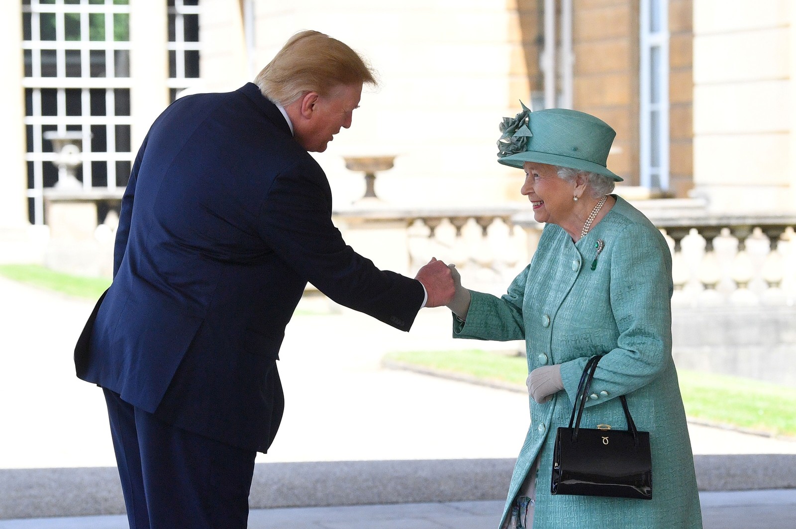 Trump se encontra com rainha Elizabeth em seu 1º dia de visita ao Reino Unido