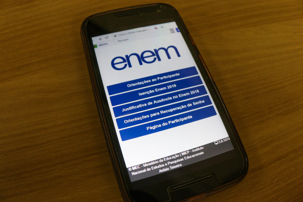 Enem será aplicado em versão digital a partir do ano que vem, diz governo
