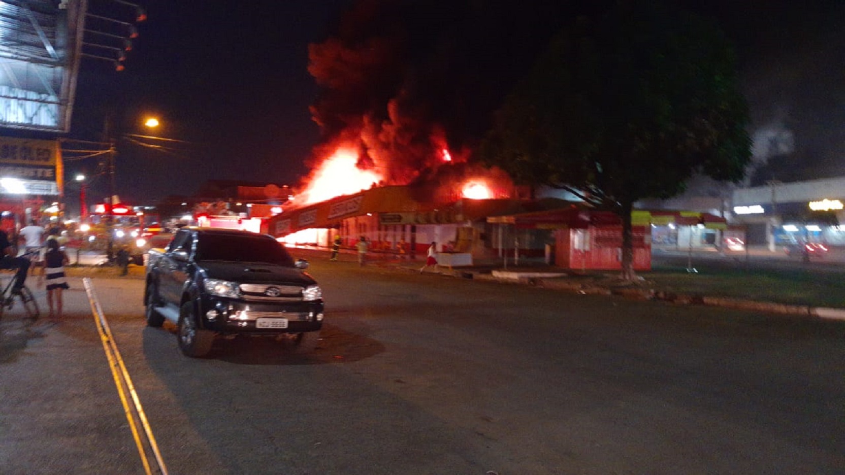 Porto Velho: incêndio de grandes proporções na Rondobras