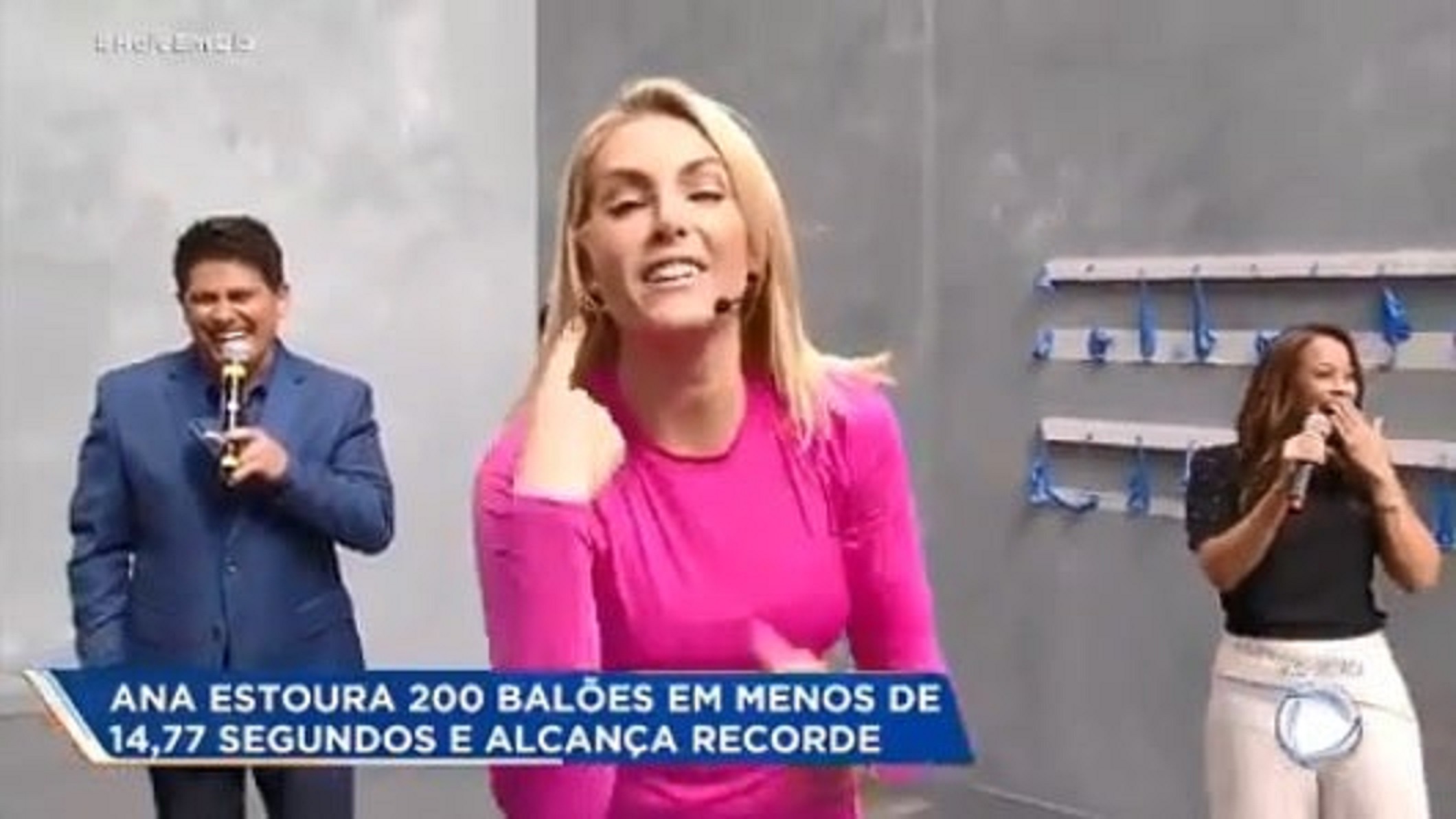 Ana Hickmann quebra recorde mundial ao vivo