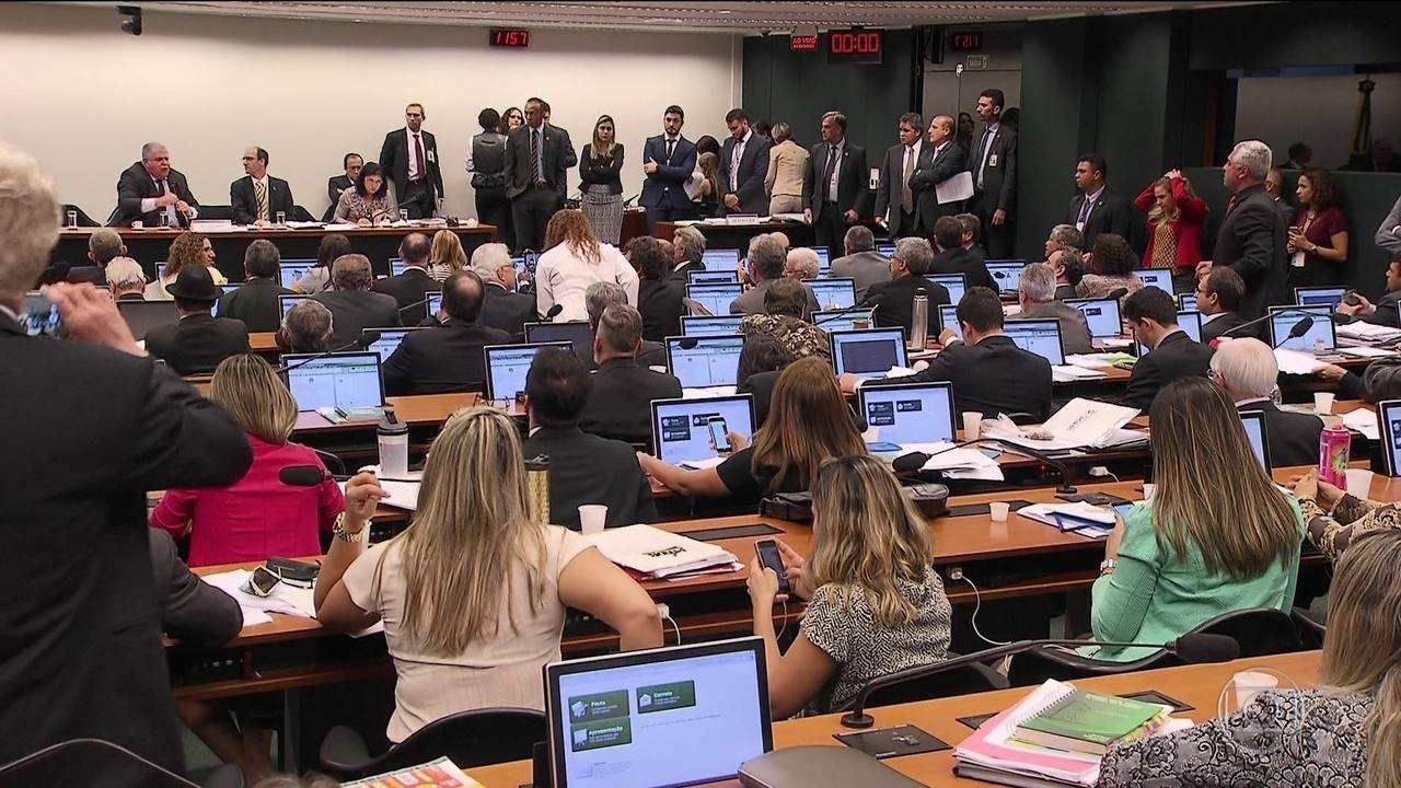 Comissão especial da Câmara aprova texto-base da reforma da Previdência