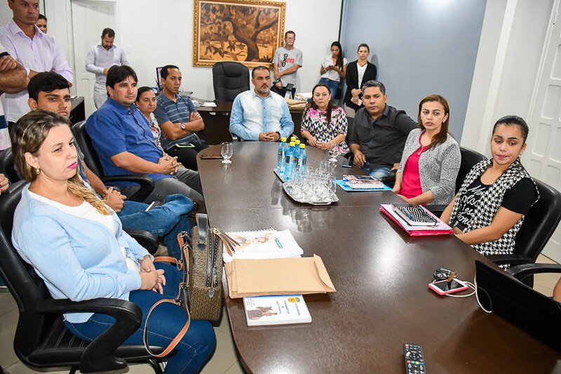Ilderlei dialoga com médicos sobre tratamento de equoterapia