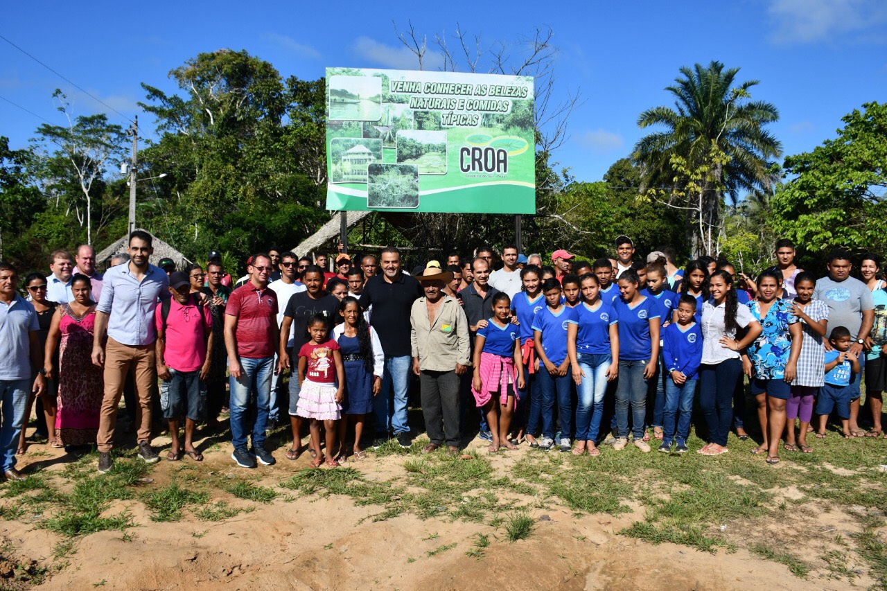 Ilderlei Cordeiro dá início a obra de pavimentação do acesso à comunidade do Crôa