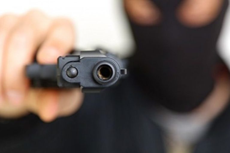 Motorista de deputada do AC e esposa são sequestrados por criminosos; caminhonete é roubada