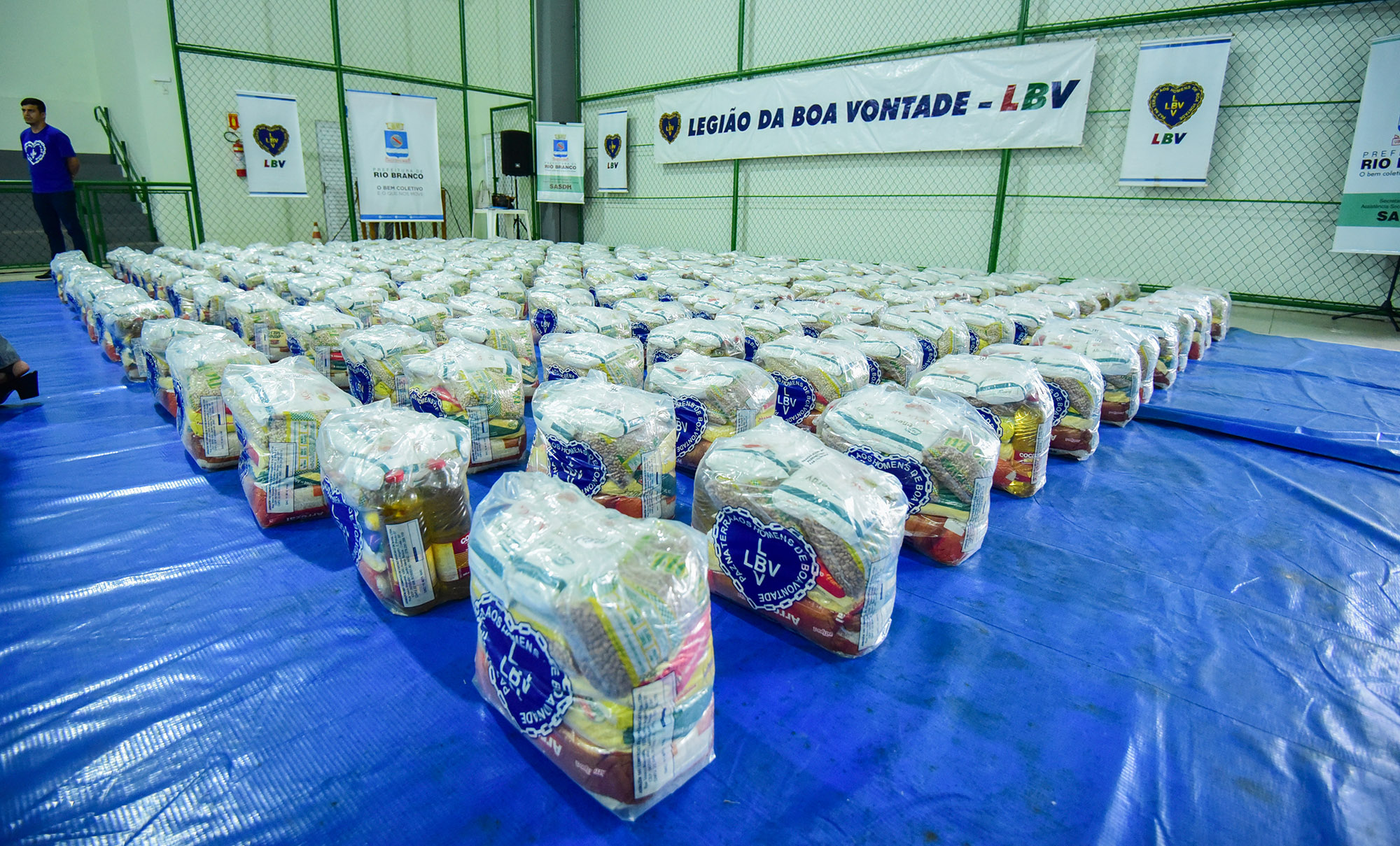Prefeitura e LBV entregam cestas básicas a famílias em vulnerabilidade social