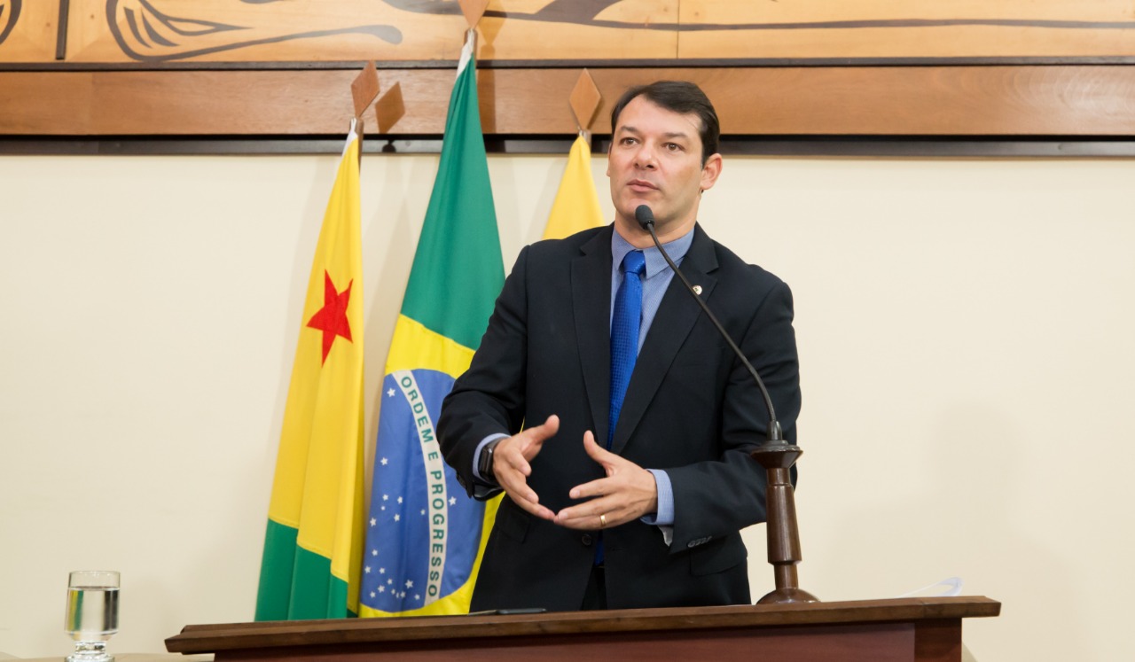 Deputado Roberto Duarte pede melhorias para o Hosmac