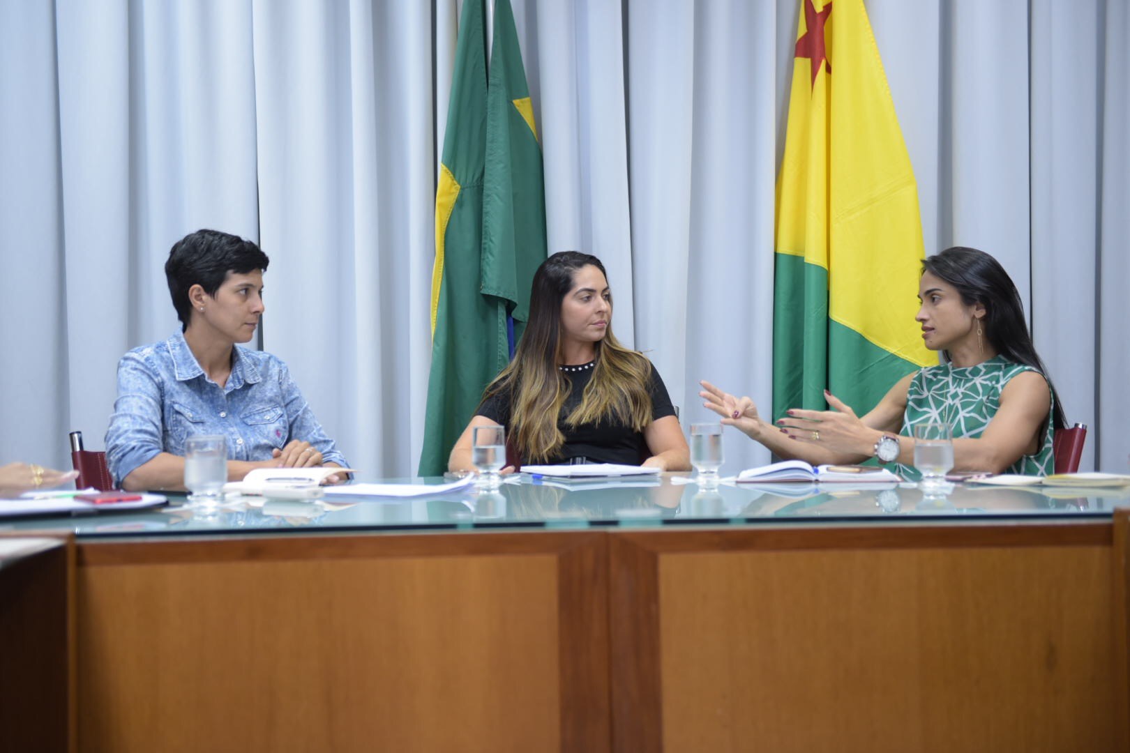 Primeira-dama coordena reunião sobre mudanças no cardápio da merenda escolar
