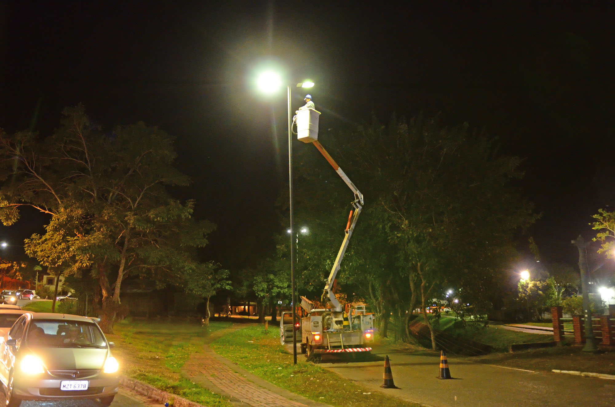 Com parcerias, planejamento e trabalho, a prefeitura prepara grande melhoria na iluminação pública