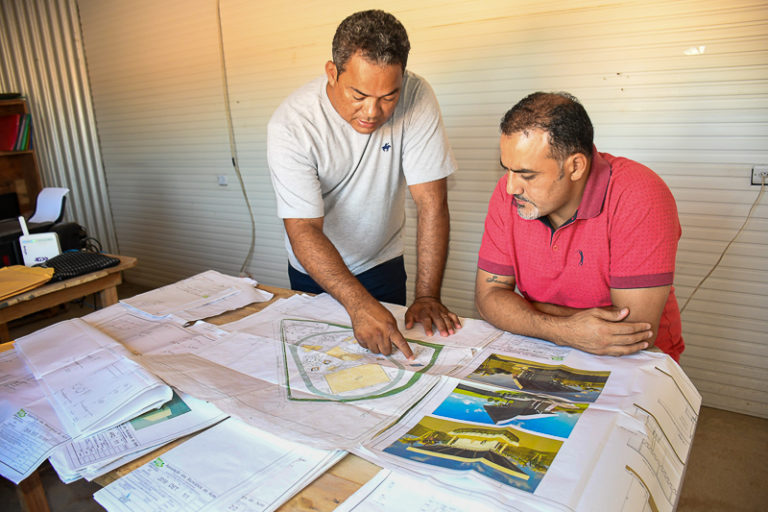 Ilderlei Cordeiro vistoria obra do Complexo Esportivo e Lazer do Aeroporto Velho