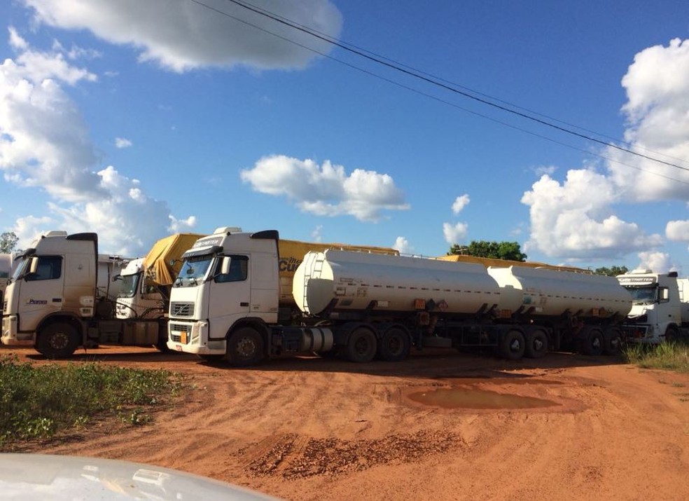 Na fronteira, caminhões com gás e combustível esperam até 72 horas para atravessar alfândega