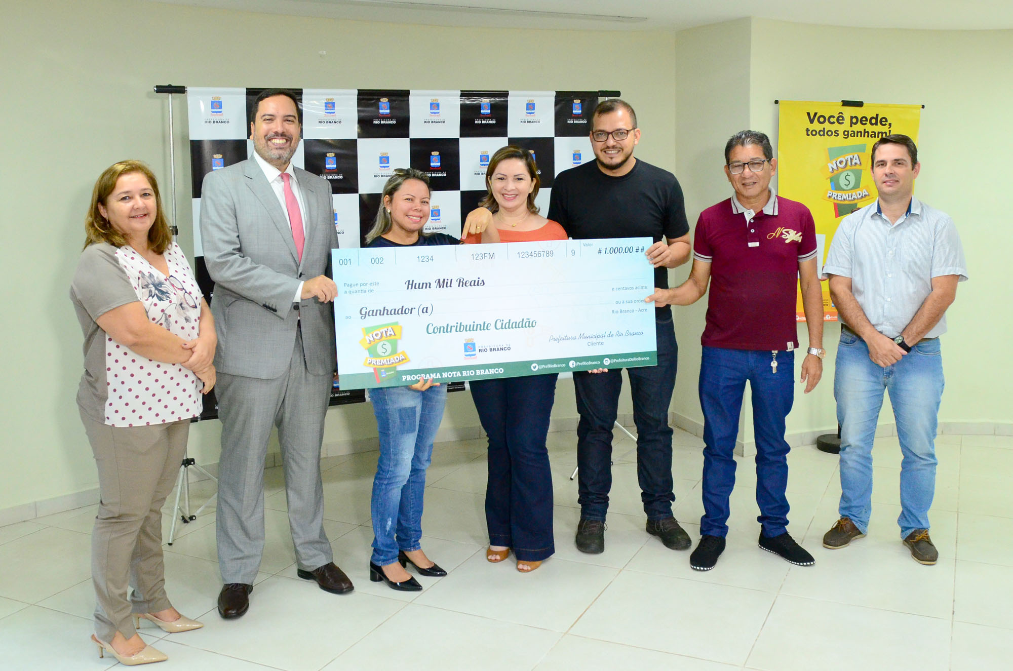Socorro Neri entrega premiação de mais uma etapa do Nota Premiada