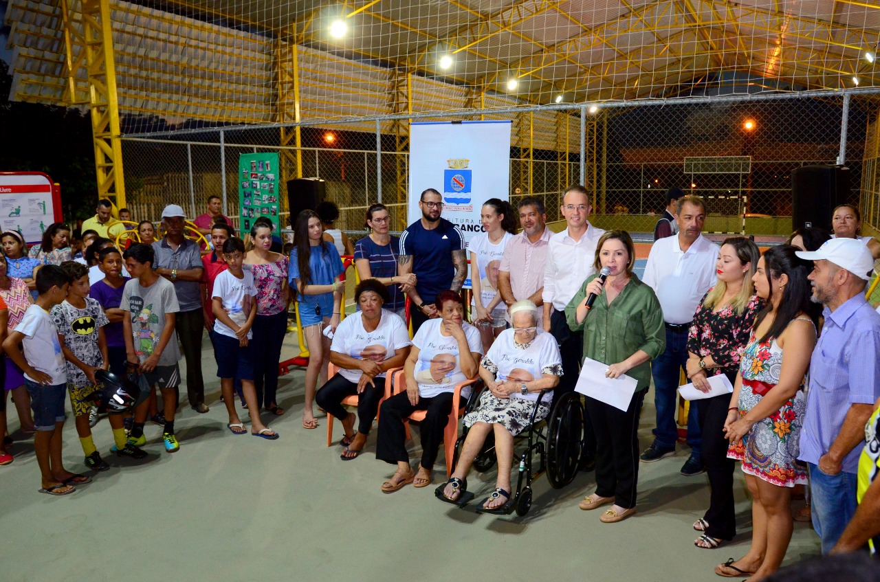 Prefeita Socorro Neri inaugura quadra poliesportiva e academia comunitária no bairro Preventório