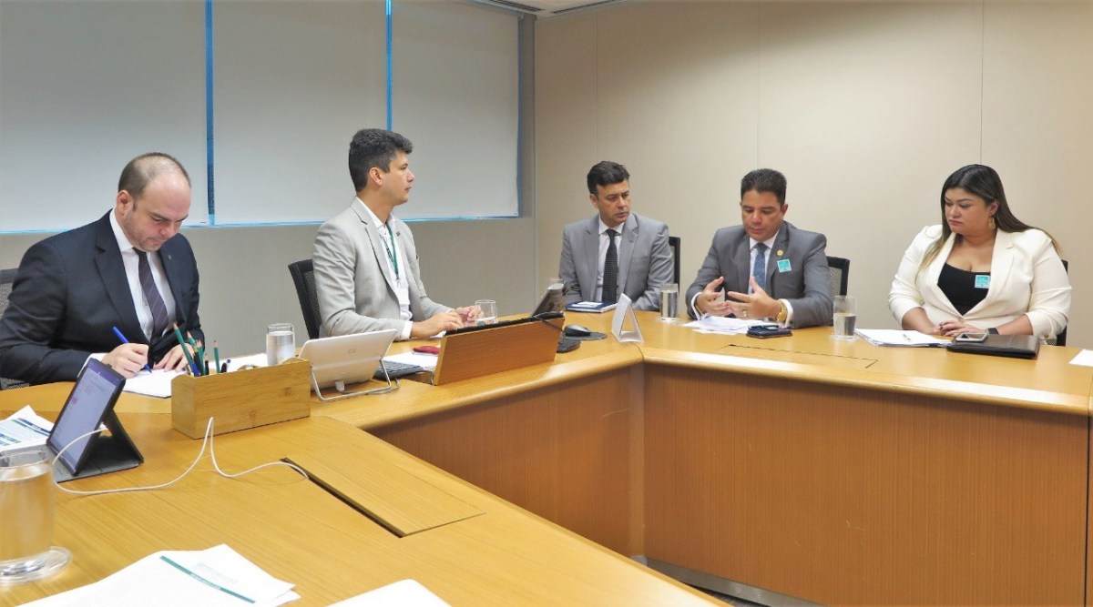 Gladson apresenta proposta de renegociação de dívida ao presidente do BNDES